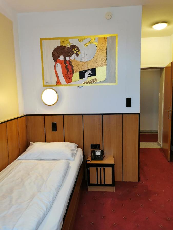 Garten- Und Kunsthotel Gabriel City Вена Экстерьер фото