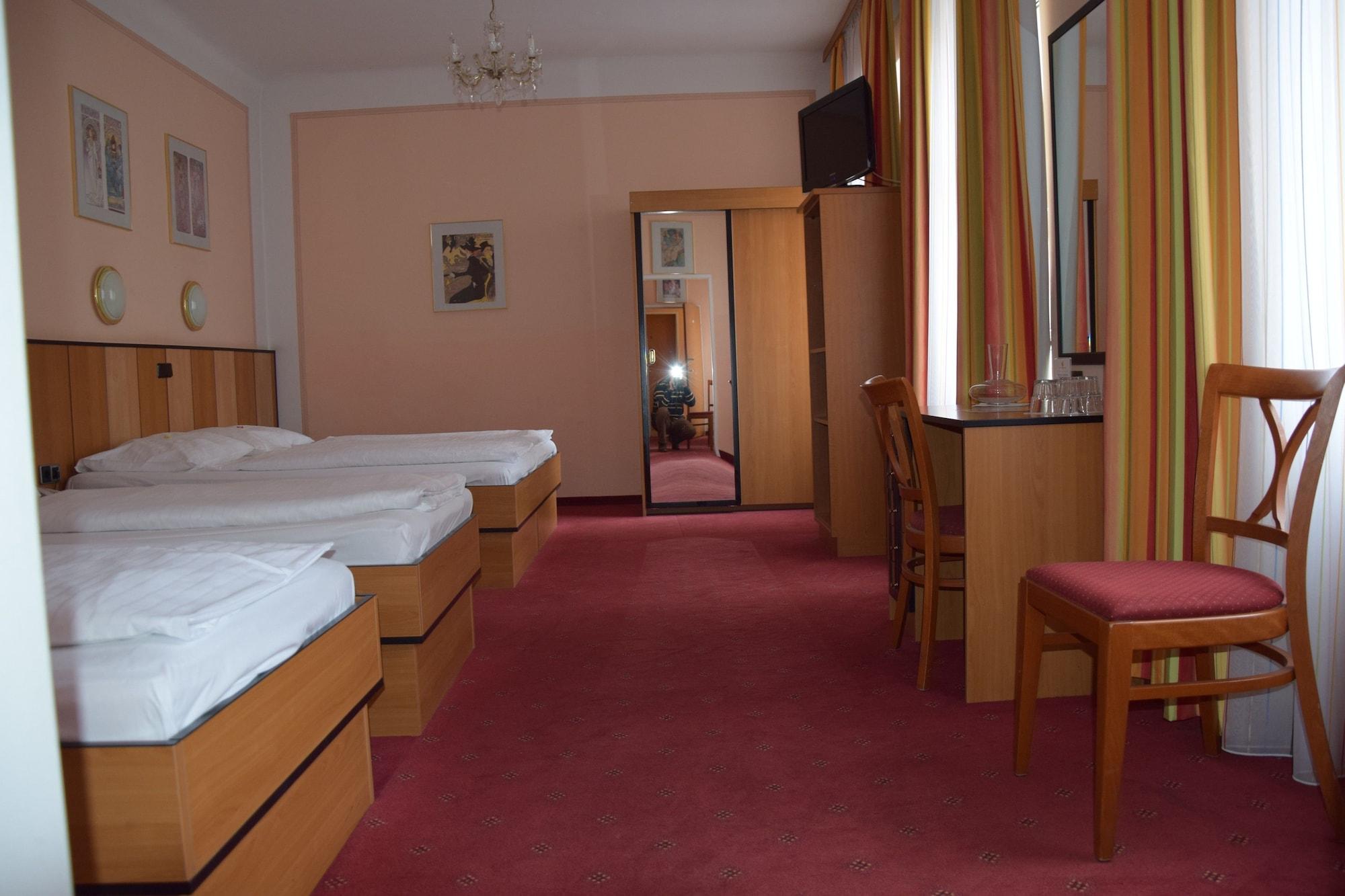 Garten- Und Kunsthotel Gabriel City Вена Экстерьер фото