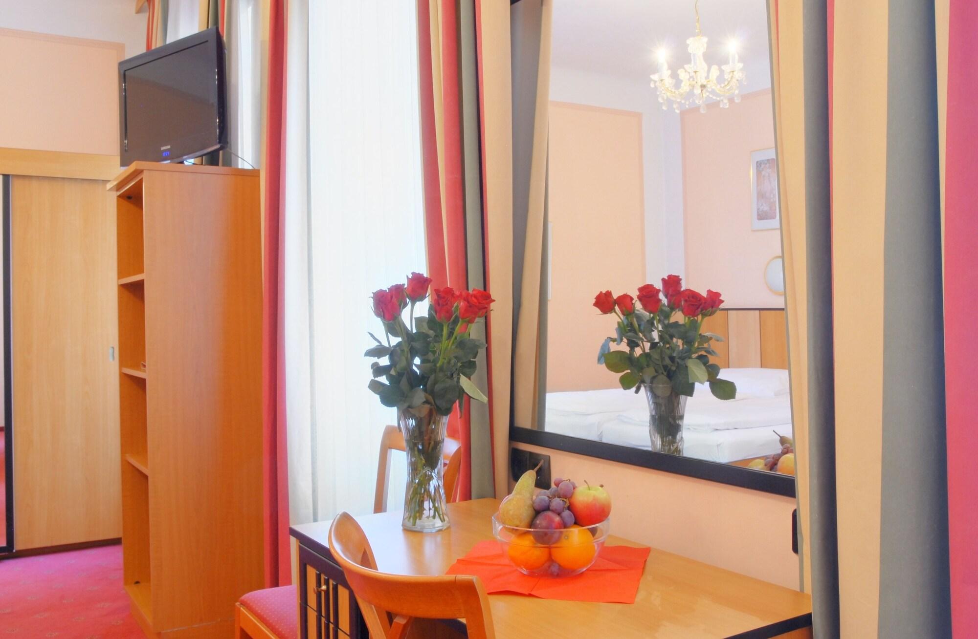Garten- Und Kunsthotel Gabriel City Вена Экстерьер фото