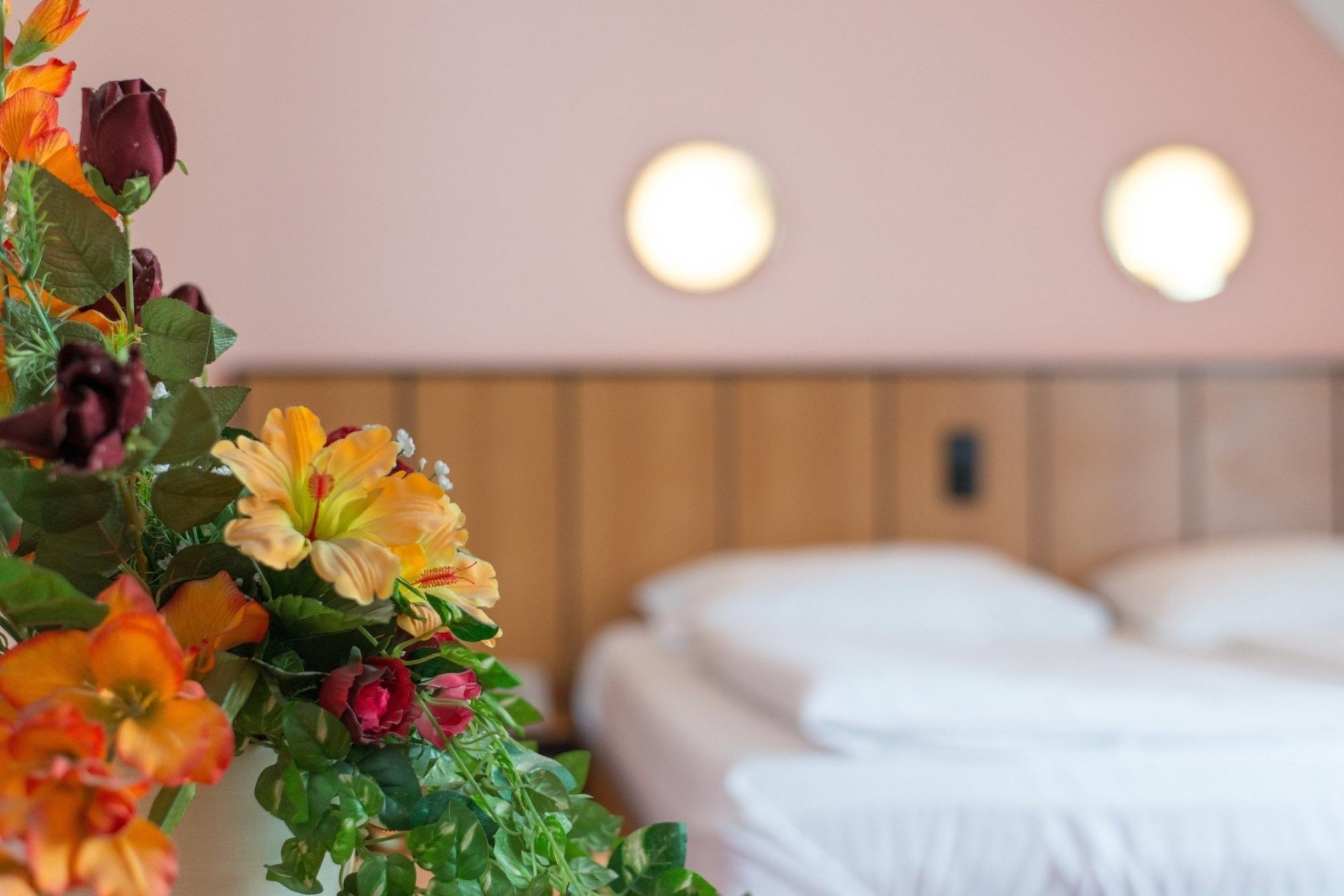 Garten- Und Kunsthotel Gabriel City Вена Экстерьер фото