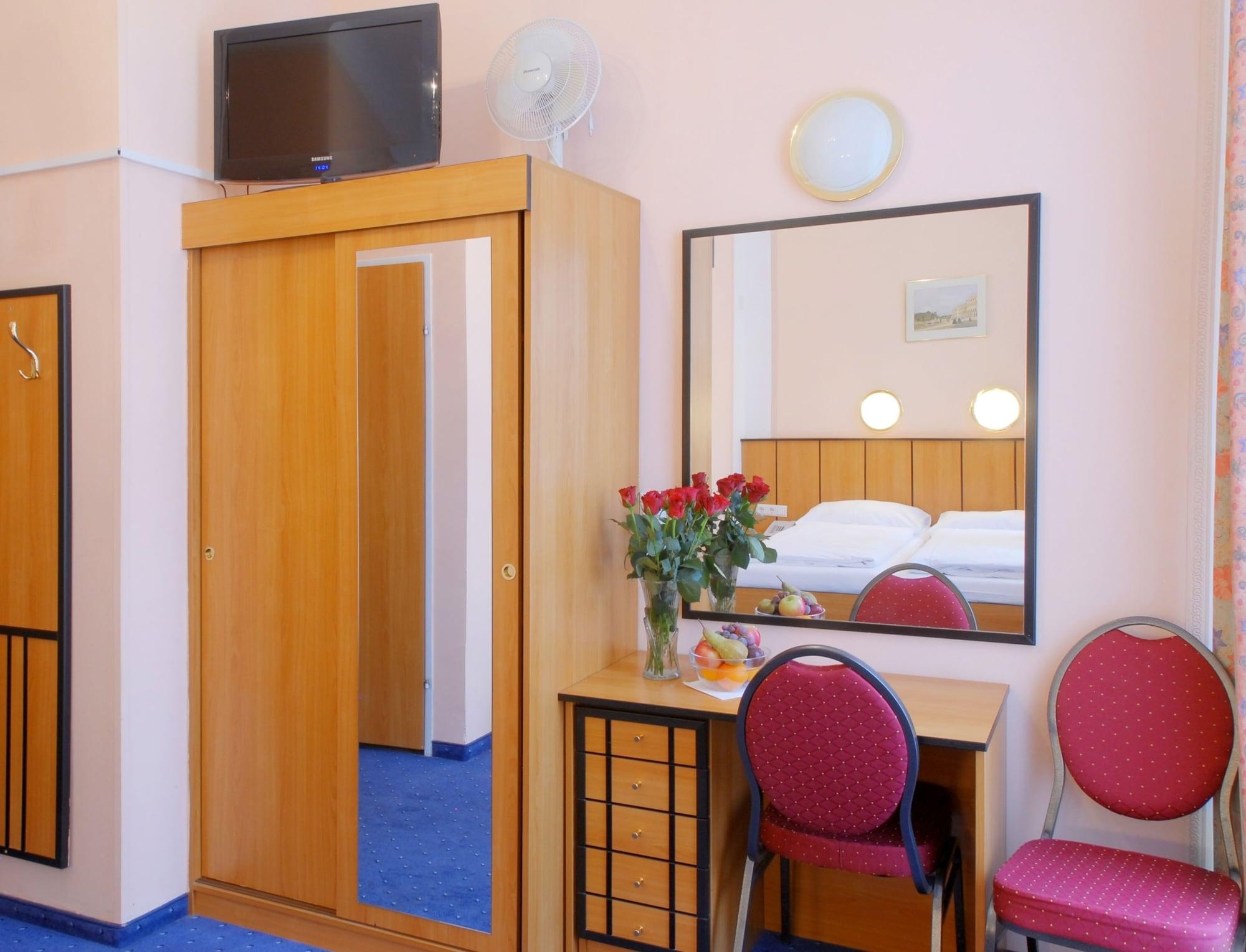 Garten- Und Kunsthotel Gabriel City Вена Экстерьер фото