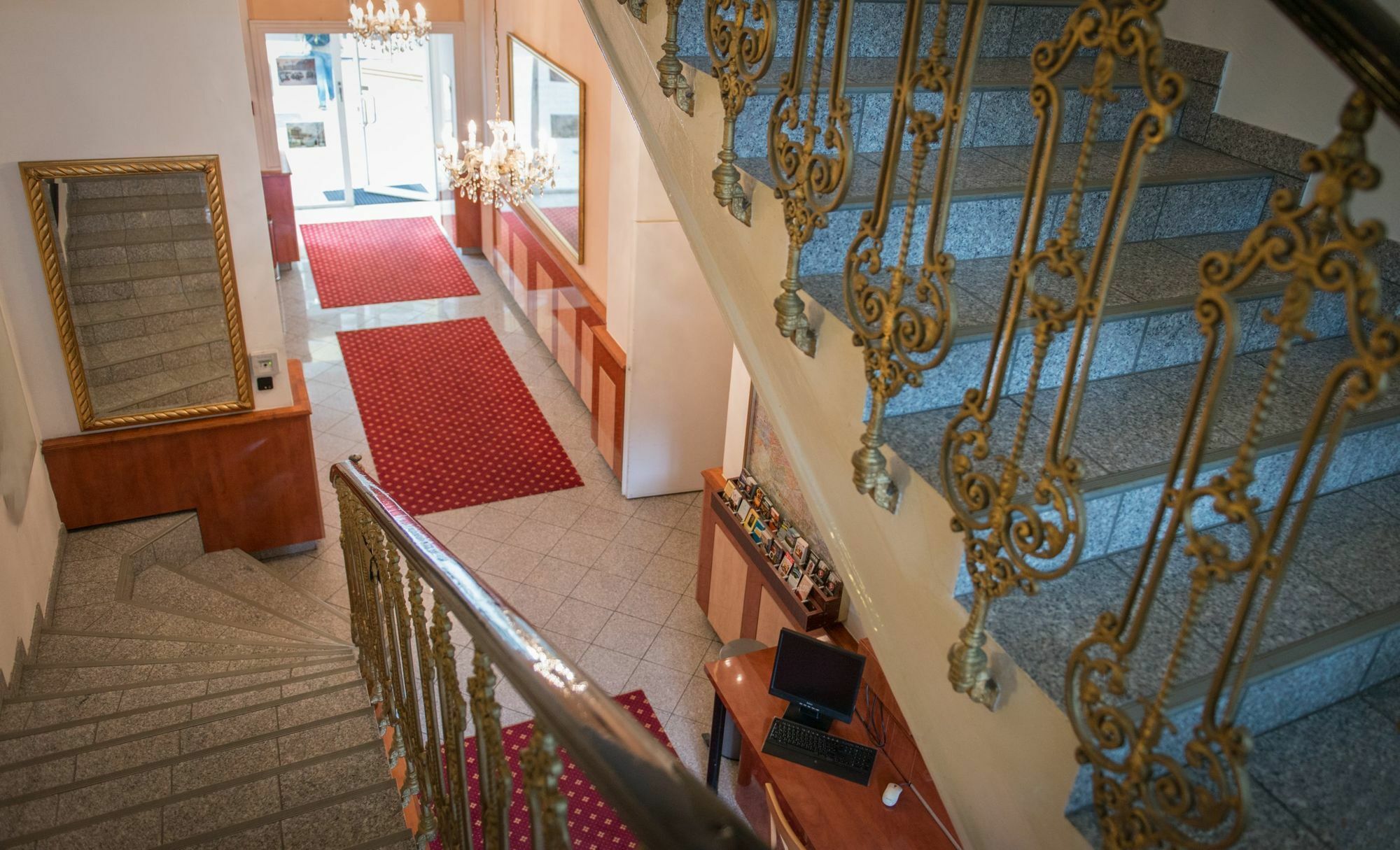 Garten- Und Kunsthotel Gabriel City Вена Экстерьер фото